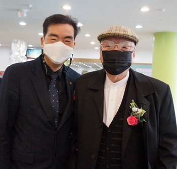 코로나 시기를 보내고 있는 고령의 조긍천 목사 