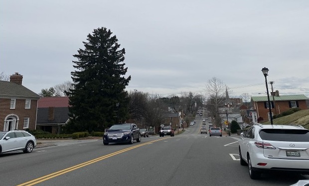 ▲ 옛 것과 새 것이 공존하는 아빙돈의 역사적인 시내 중심가의 모습이다. 과거와 현재 그리고 미래가 유유히 흐르는 공간이다