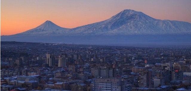 ▲ 아르메니아의 수도인 예레반에서 바라본 아라랏산은 언제 보아도 신령하고 웅장하다. 노아의 후손들이 이곳을 기점으로 생육하고 번성하고 흩어졌다