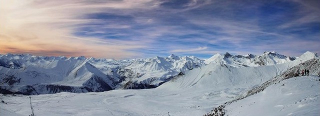 ▲ 조지아의 코카서스 산맥 또한 신령하고 웅장하며 매력이 넘친다