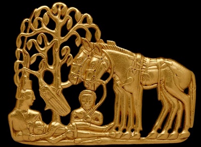 ▲ 스키타이 즉 아스그나스는 말을 자유자재로 다룰 수 있었기 때문에 그들의 기동력은 마치 아라랏산에서 불어오는 강한 바람이 엄습하는 것과 같이 공포심을 자극하였다. 대영박물관에 소장중인 금으로 조각된 유물이다