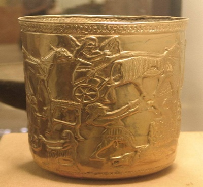 ▲ 우르미아 호수 근처의 하산루(Hasnalu)에서 발굴된  금으로 도색된 그릇이다. 마네안(민니) 왕국이 교역을 통해 부와 명성을 널리 알렸다는 증거이기도 하다.