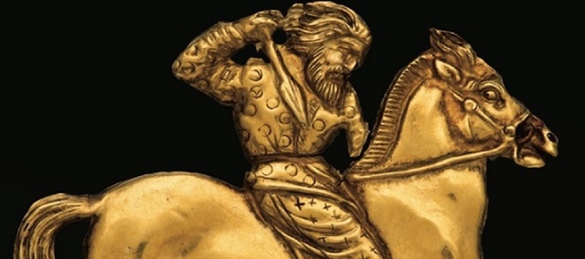 ▲ 영국 대영박물관에 소장중인 아스그나스(스키타이)의 조각품이다. 금으로 장식된 이  기마상은 마상 전투를 자유자재로 하는 그들의 호전성을 적나라하게 보여준다