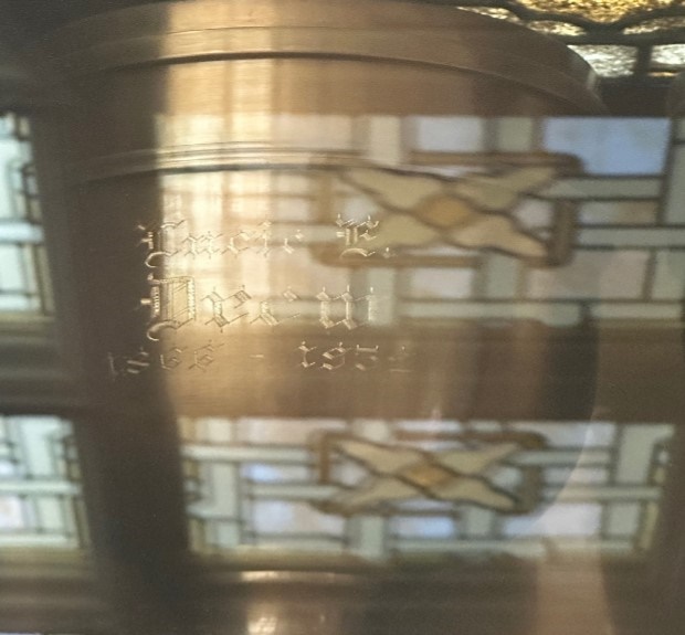 ▲ 루시 드류 선교사의 이름이 선명하다. 그녀의 부고 기사가 없었다면, 드류 선교사 부부에 대한 마지막 퍼즐이 완성되지 못 할 뻔 했다. 루시 드류 선교사도 열정적으로 선교사역을 감당하다가 건강을 해쳐서, 회복 후에 군산으로 복귀코자 했으나 온전히 건강을 되돌리는 데는 실패 하였다. 그런 안타까움과 염원을 담아서 샌프란시스코 지역 한인들을 섬기는데 물불을 가리지 않았다. 계속 찾아오는 한국인들을 접대하는 것이 쉽지만은 않았을 것이다. 그녀도 남편과 같이 화장 되어 먼지가 되어서라도 한국땅으로 가고자 했다.  