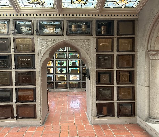 ▲ 루시 드류 선교사의 이름이 선명하다. 그녀의 부고 기사가 없었다면, 드류 선교사 부부에 대한 마지막 퍼즐이 완성되지 못 할 뻔 했다. 루시 드류 선교사도 열정적으로 선교사역을 감당하다가 건강을 해쳐서, 회복 후에 군산으로 복귀코자 했으나 온전히 건강을 되돌리는 데는 실패 하였다. 그런 안타까움과 염원을 담아서 샌프란시스코 지역 한인들을 섬기는데 물불을 가리지 않았다. 계속 찾아오는 한국인들을 접대하는 것이 쉽지만은 않았을 것이다. 그녀도 남편과 같이 화장 되어 먼지가 되어서라도 한국땅으로 가고자 했다.  