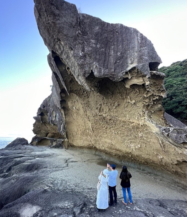▲ 오니가조이 입구를 지나면 약 1500평 규모의 기암괴석이 순례자들에게 놀라움과 탄성을 자아내게 한다.