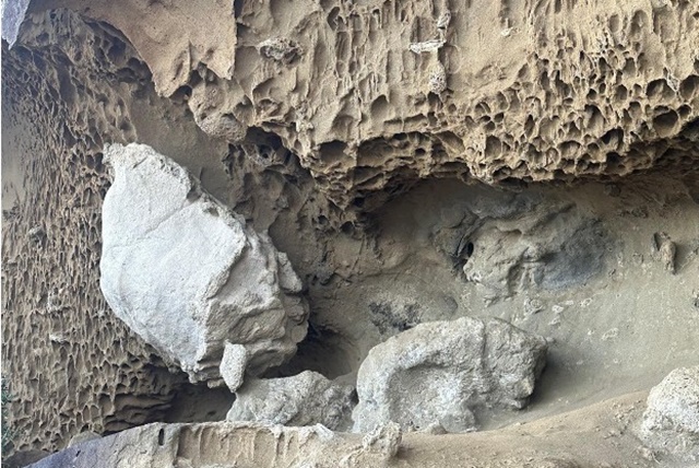 ▲ 기암괴석으로 이루어진 오니가조의 끝 부분에 특이한 모양들이 있어서 관심을 끈다.