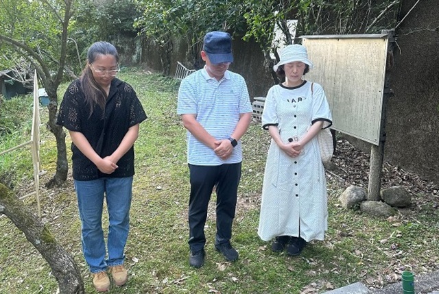 ▲ 두 명의 학살된 조선이 노동자의 희생을 기억하며 일본과 일본인들을 위하여 기도하는 시간을 가진다. 아울러 상호 반목과 미움과 다툼을 넘어서서 그리스도의 사랑으로 하나되기 위한 기도와 복음화를 기도도 함께 드린다. 역사는 생명이기에 기억하는 순간 살아나고, 잊는 순간 죽는다. 