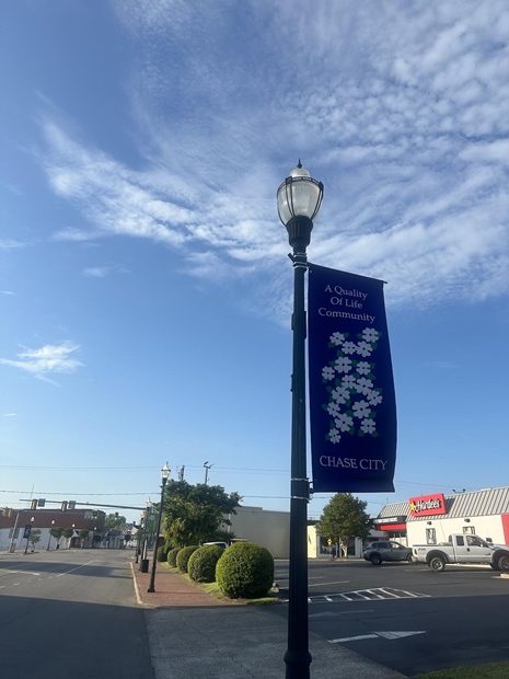 부친 토마스 드류 목사는 체이스 시티를 위하여 다양한 섬김의 모델이 되었다.