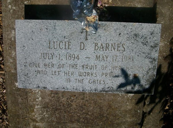 1894년 한국에서 출생한 드류 선교사의 첫째딸인 루시 다말 드류 반즈의 묘비.