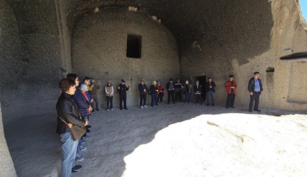 바르지아(뜻: 아저씨 나 여기 있어요) 동굴 수도원 구역에서 은혜로운 기도회