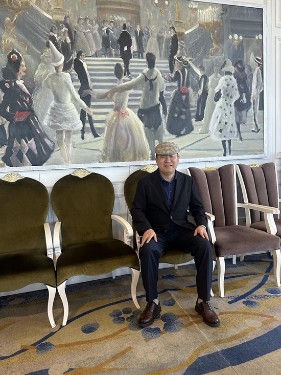 주변이 온통 빨간색 바위로 둘러싸여 주님의 보혈이 흐르는 모습을 하고 있는 노라방크 수도원교회. 노라방크의 동굴 기도처에서 감동적인 기도회를 가졌다.