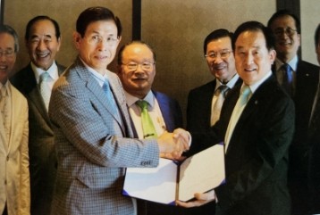                            통합합의문 서명 후 기념촬영