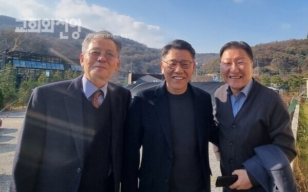 좌로부터 신재철 목사, 이성만 장로, 기독교보 최정기 사장 