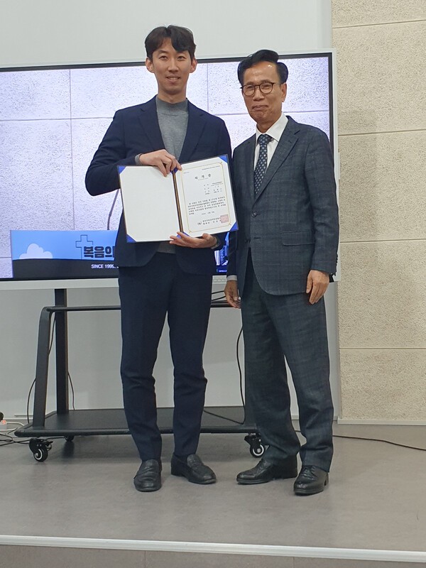 한상협이 시행하는 교리상담사 자격증을 취득한 수강생에게  자격증을 수여했다.