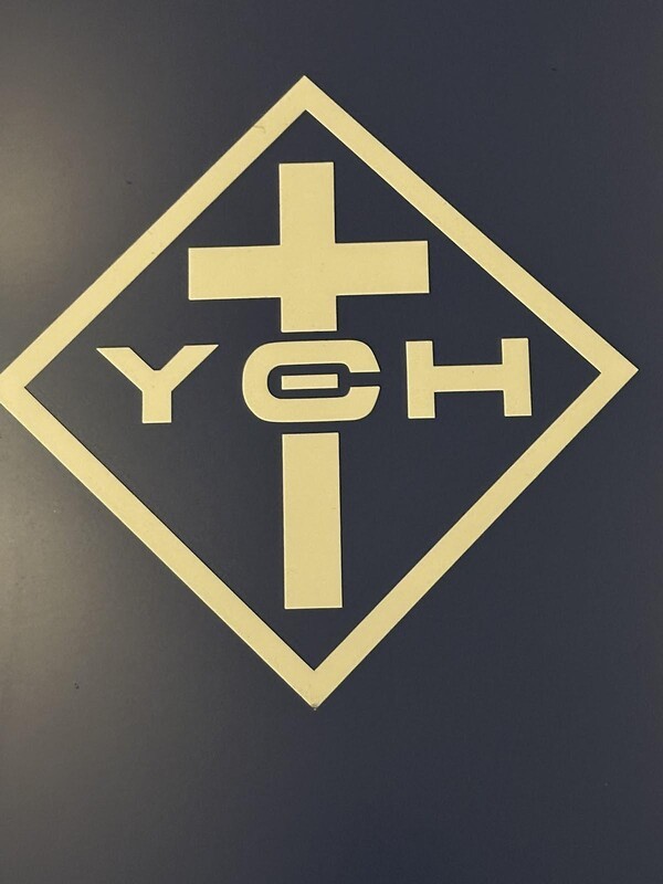 오사카 요도가와 기독병원의 로고이다. 십자가를 중심에 놓아서 기독교 병원이라는 점을 분명히 하고 있다.