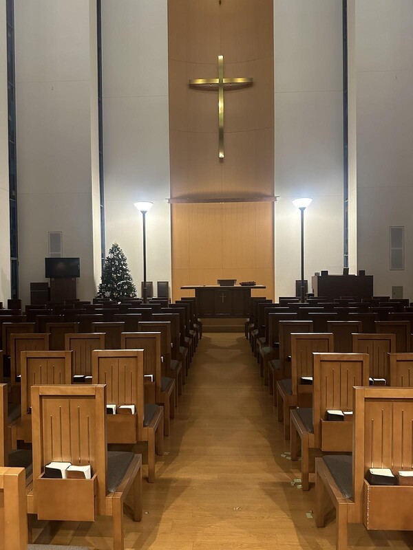 요도가와 기독병원의 심장이라 할 수 있는 채플실 전경이다. 전주 예수병원이나 광주 기독병원과 같이 원목실이 주관하는 매일 예배와 주요 예배가 정기적으로 진행된다.