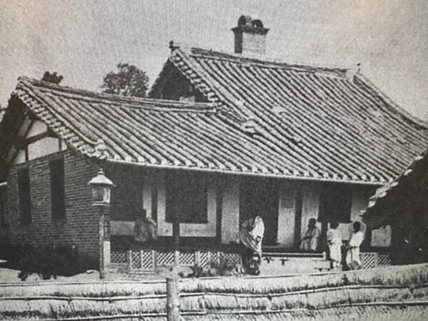 초가집에서 시작된 군산 선교 스테이션의 간이 진료소 및 약방이 어엿한 군산 예수 병원(The Jesus Hospital at Gunsan)으로 발전해 갔다. 건강상 이유로 의무적인 안식년을 갖고 있던 드류 박사의 건강회복과 빠른 복귀를 염원하던 전위렴(William M. Junkin) 선교사는 이 병원의 이름을 드류 기념 병원(The Drew Hospital at Kunsan)으로 부르려고 자신의 구상을 공론화 했었다. The Gunsan Clinic to The Jesus Hospital at Gunsan.