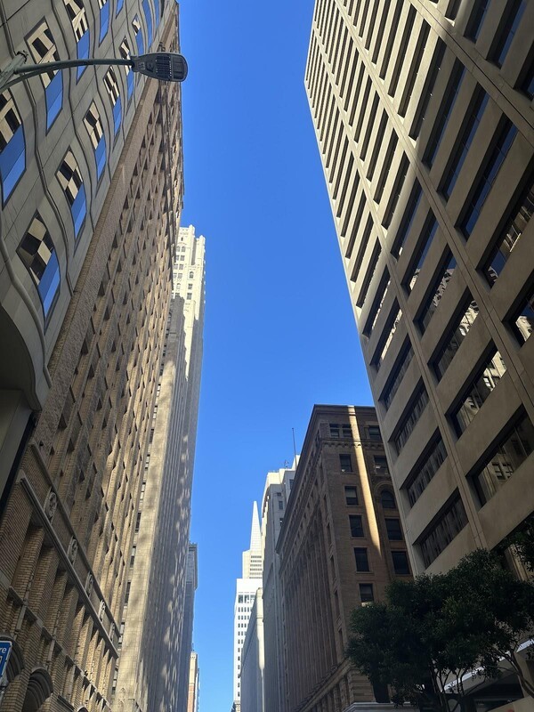 옥시덴털 호텔이 있던 자리에 고층 빌딩들이 들어서 있다. 1906년 샌프란시스코 대지진으로 호텔이 무너진 후 회복하지 못했다. 옥시덴탈 호텔(The Occidental Hotel)은 샌프란시스코 페리 터미널에서 한국으로 가는 여객선을 타기 전에 선교사들이 잠시 체류했던 역사적인 장소였다. 미 남장로교회 파송 최초 내한 선교사인 리니 데이비스 선교사와 목회적 동행을 하게된 주미공사 이채연의 부인이자 미 남장로교 최초의 세례교인인 배선 여사가 묵었던 호텔이기도 했다. The Hotel for Missionaries to Korea