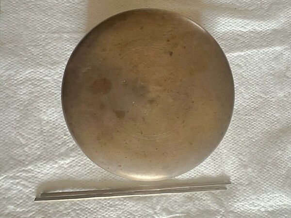 드류 선교사가 전라도 선교지에서 사용하던 밥그릇과 젓가락이다. 그는 덩치가 커서 식욕이 대단하였다. 한국에서 태어난 세 명의 자녀들도 먹성이 대단하였다. 드류 선교사는 우유와 고기를 얻기 위해 염소 떼를 기르기도 했다. 부위렴(윌리엄 불) 선교사가 파송받아 임지에 왔을 때, 염소 떼를 기르는 드류 선교사를 보고 웬 서양 목동인가 할 정도로 드류 선교사의 몰골이 품위 있는 명의의 모습이 아니었고, 신참 선교사의 눈에는 충격 그 자체였다.