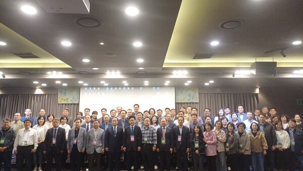 참가자들의 단체사진