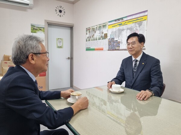 문홍대 장로와 신재철 교수