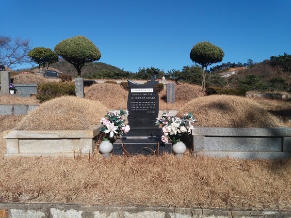 송상석 목사와 김난출 여사가 부활을 기다리는 곳(창원공원묘원)