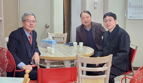 대담자 박광익 집사(가운데)와 함께