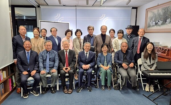 토요예배 후 참석자들과 함께(10. 25.)