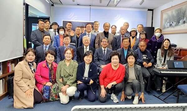 토요예배 후 참석자들과 함께(11. 01.)