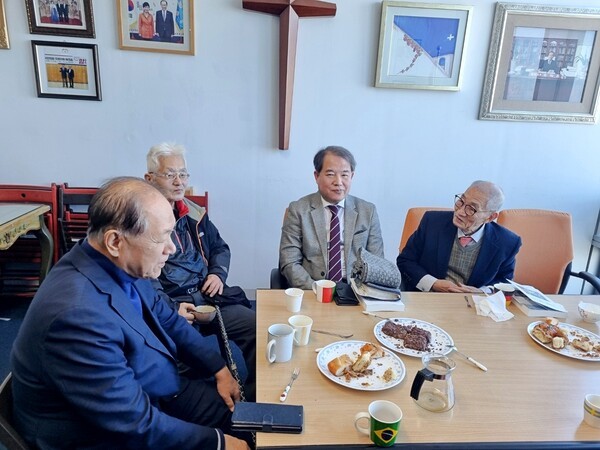 토요예배 후 교제 모습