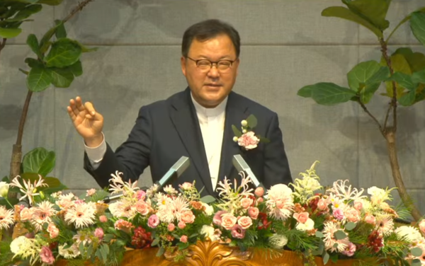 교회 여신도들이 화장을 안 하면 혼낸다는 대한예수교장로회 통합 총회장 정훈 목사 (사진 :유튜브 '완도성광교회' )